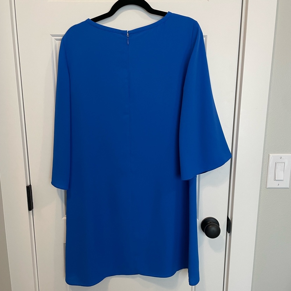 Gianni Bini shift dress with cutout detail at neck. - Picture 2 of 6